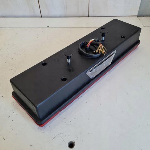 LAMPA TYŁ TYLNA ZESPOLONA 7 SEGMENTOWA