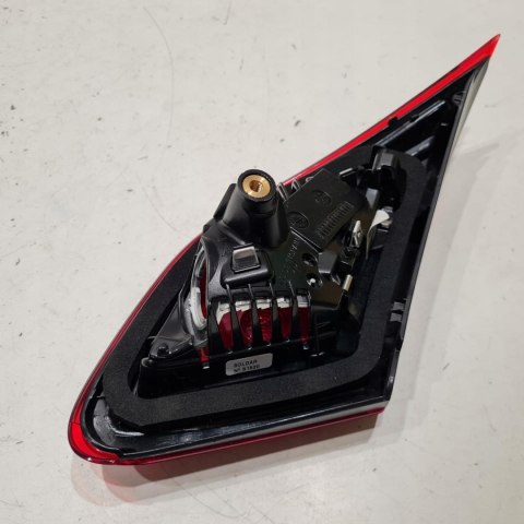 OPEL CORSA E LAMPA LEWY TYŁ TYLNA WEWNĘTRZNA MAGNETI MARELLI LLL371