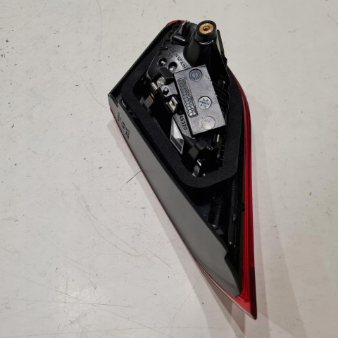 OPEL CORSA E LAMPA LEWY TYŁ TYLNA WEWNĘTRZNA MAGNETI MARELLI LLL371