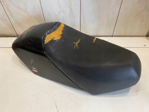 DERBI VAMOS 50 125 SIEDZENIE FOTEL KANAPA OWIEWKA OSŁONA PLASTIK