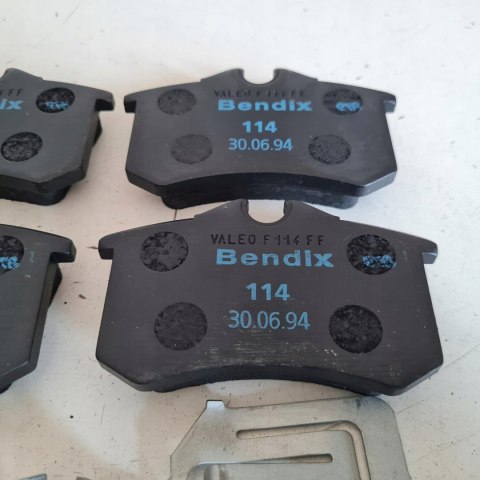 PEUGEOT 405 KLOCKI HAMULCOWE KPL BENDIX 571513B