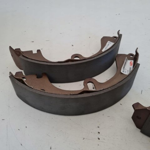 TOYOTA CAMRY CARINA E COROLLA E11 SZCZĘKI HAMULCOWE KPL DELPHI LS1315