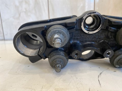 SUZUKI RF 900 R 94-99 900R PÓŁKA GÓRNA ZAWIESZENIA UCHWYT MOCOWANIE LAG