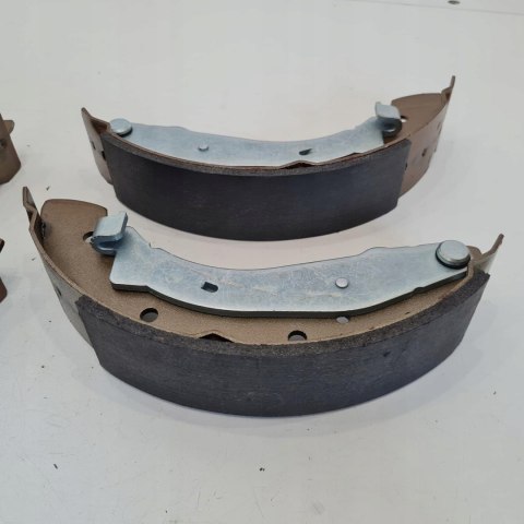 CITROEN PEUGEOT RENAULT SZCZĘKI HAMULCOWE KOMPLET LPR 07165