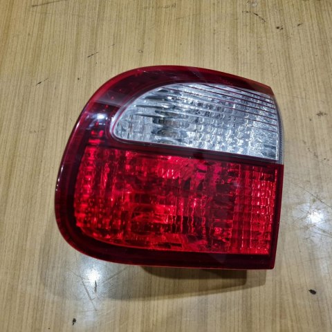 DAEWOO LANOS HB LAMPA PRAWY TYŁ TYLNA W KLAPĘ ORYGINAŁ NOWA !
