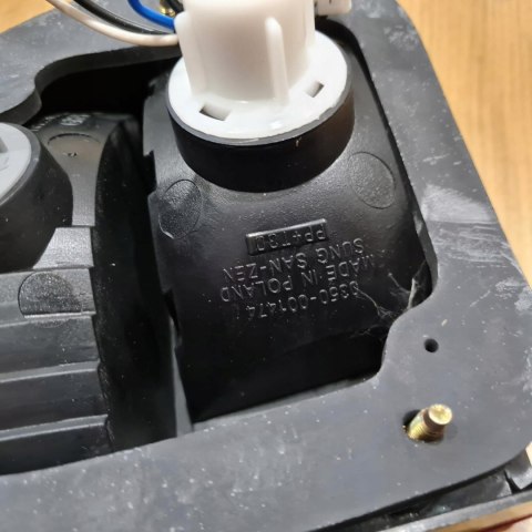 DAEWOO LANOS HB LAMPA PRAWY TYŁ TYLNA W KLAPĘ ORYGINAŁ NOWA !