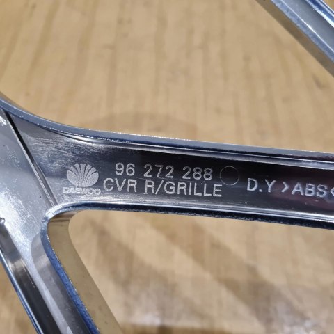 DAEWOO NUBIRA ATRAPA GRILL NOWA !