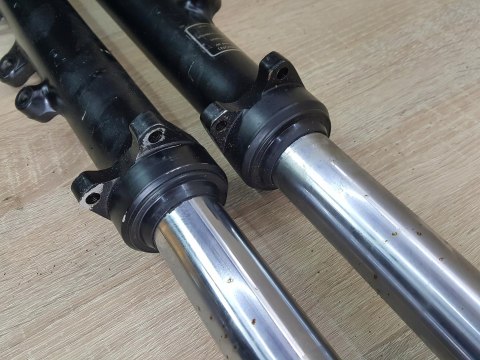 YAMAHA FZR 400 LAGI ZAWIESZENIE PRZÓD KPL