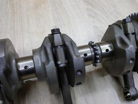 SUZUKI GSXF 750 WAŁ KORBOWY KORBOWODY KPL