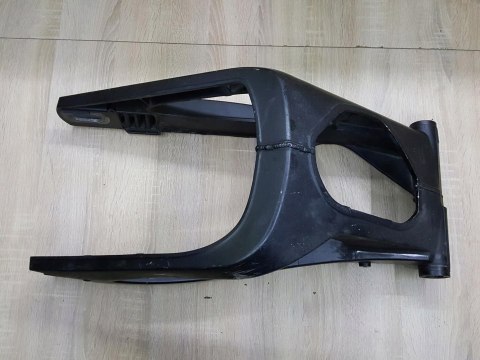 YAMAHA YZF R1 RN12 WAHACZ TYŁ TYLNY