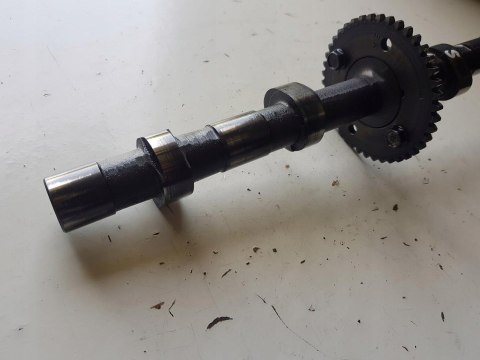 KAWASAKI GPX 600R WAŁEK ROZRZĄDU SSĄCY