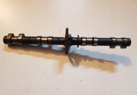 HONDA CBR 600 F1 WAŁEK ROZRZĄDU SSĄCY