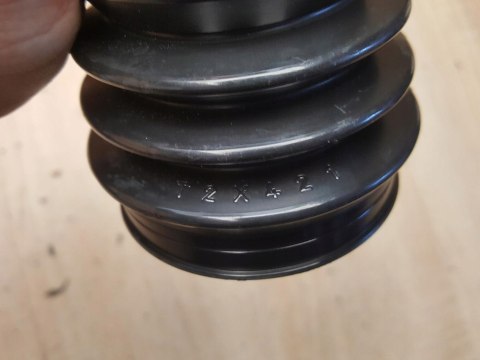 OSŁONA PRZEGUBU PÓŁOSI NAPĘDOWEJ T2X421