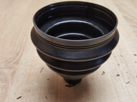OSŁONA PRZEGUBU PÓŁOSI NAPĘDOWEJ T1X183