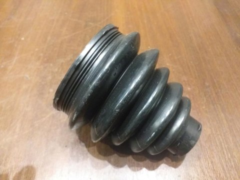 OSŁONA PRZEGUBU PÓŁOSI NAPĘDOWEJ T2X461