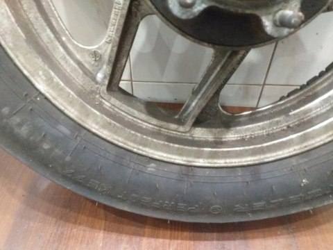KOŁO FELGA OPONA TYŁ KAWASAKI GPX 600