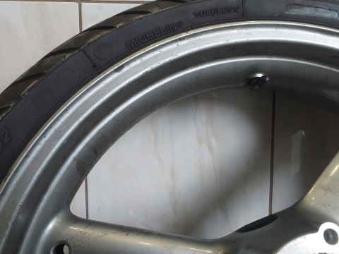 KOŁO FELGA PRZÓD TRIUMPH 955I SPRINT