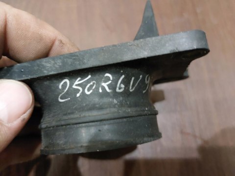 KRÓCIEC SSĄCY SUZUKI RGV 250