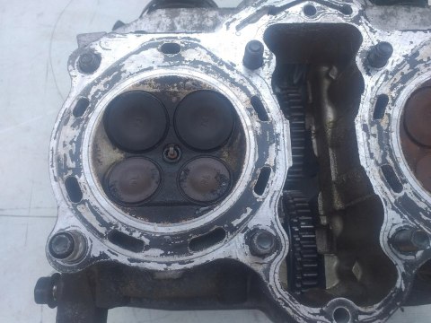 GŁOWICA CYLINDRA KPL HONDA VFR 750 RC36E