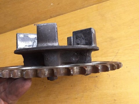 ZABIERAK ZĘBATKA KOŁA TYŁ HONDA VF 500 MAGNA