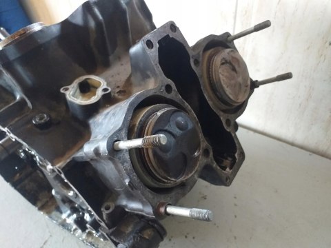 KARTERY BLOK SILNIKA+TŁOKI HONDA VF700 MAGNA RC21E