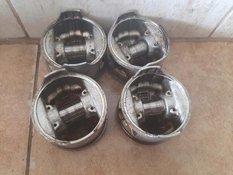 TŁOK TŁOKI KPL HONDA MAGNA VF 750