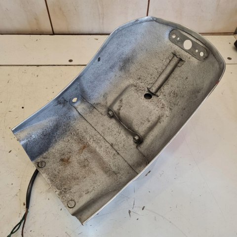 HONDA VF 700 MAGNA RC21E LAMPA TYŁ TYLNA NADKOLE BŁOTNIK KPL