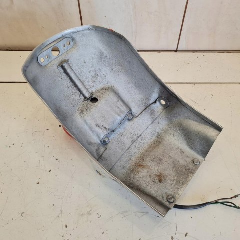 HONDA VF 700 MAGNA RC21E LAMPA TYŁ TYLNA NADKOLE BŁOTNIK KPL